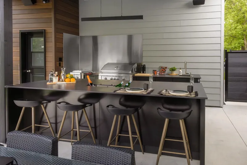 Grand îlot avec gril encastré et places assises, modules Station Grill à L'Assomption